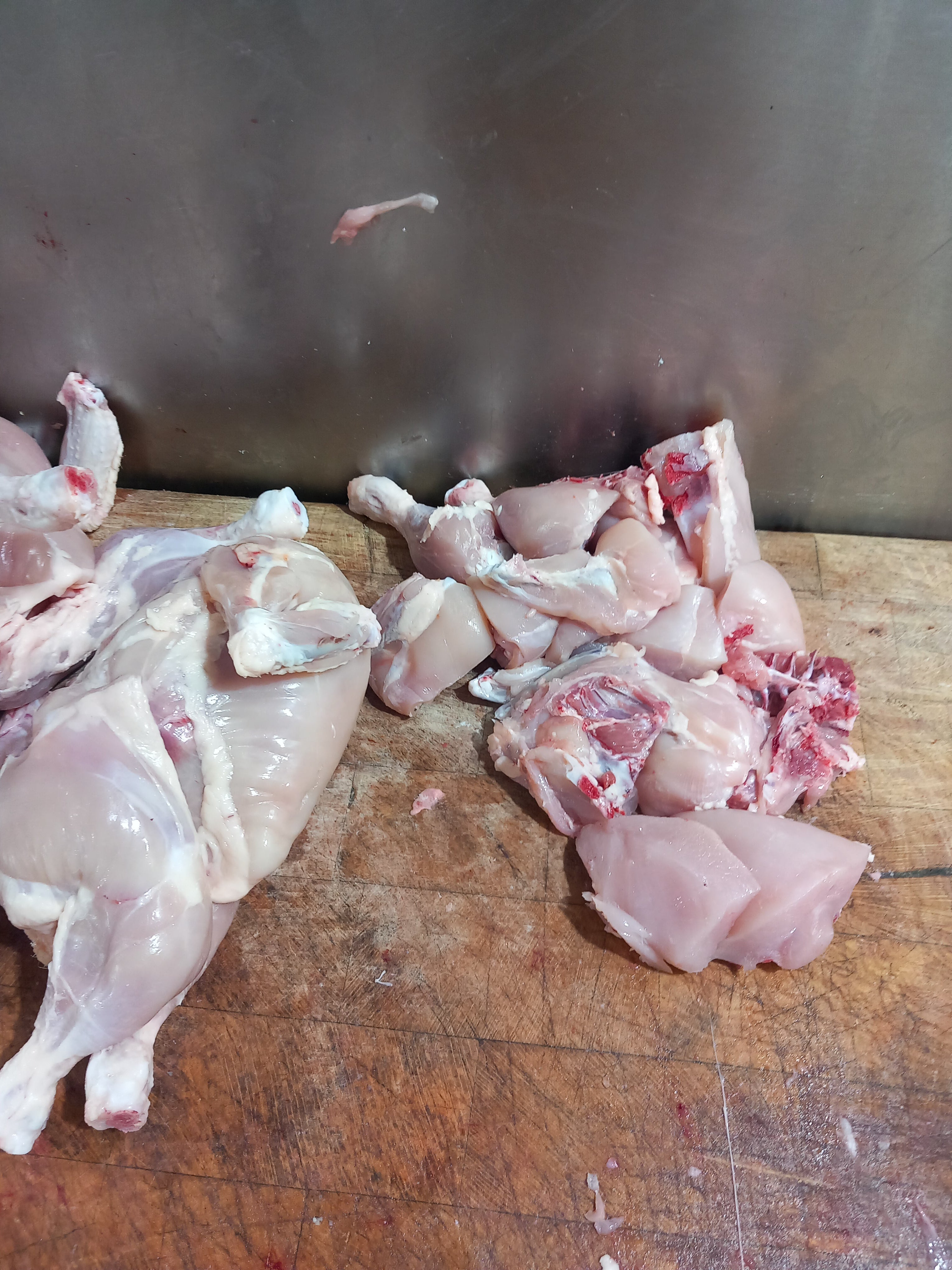 Full Chicken halal – Skin Removed & Small Pieces (1300g)